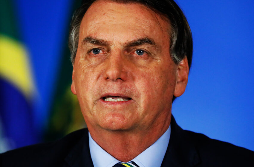  Presidente Bolsonaro confronta STF e concede perdão a Daniel Silveira