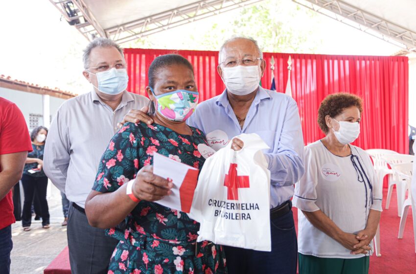  Dr. Pessoa e Governador participaram da entrega de cartões alimentação para famílias carentes de Teresina