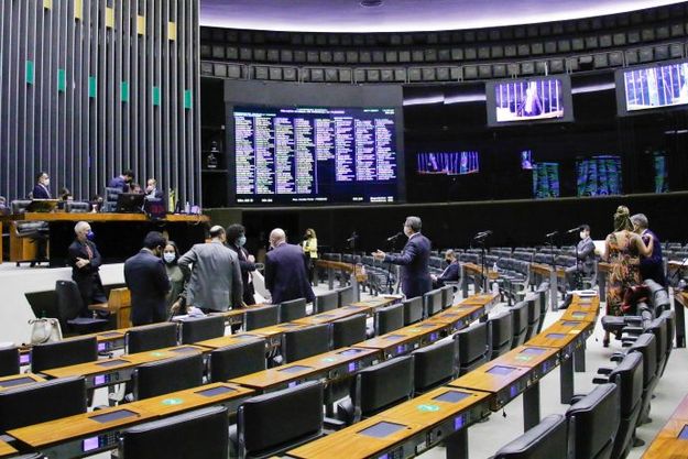  Deputados aprovam transparência e limitam emendas de relator a R$ 16 bi em 2022