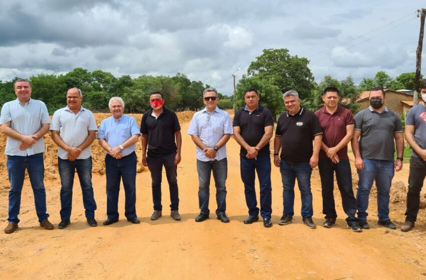  Senador Elmano visita obras no sul do Piauí