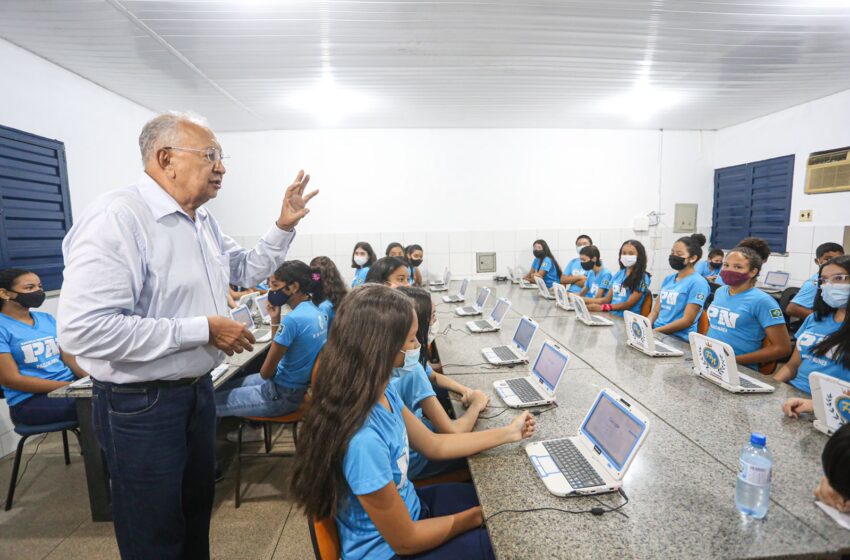  Prefeitura entrega salas virtuais em escolas de Teresina