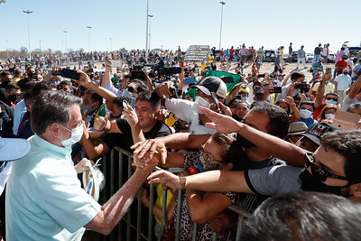  Bolsonaro é recebido por multidão no Piauí e anuncia liberação de seis milhões para o Parque da Serra da Capivara