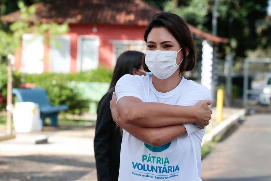 Michelle Bolsonaro testa positivo para covid-19