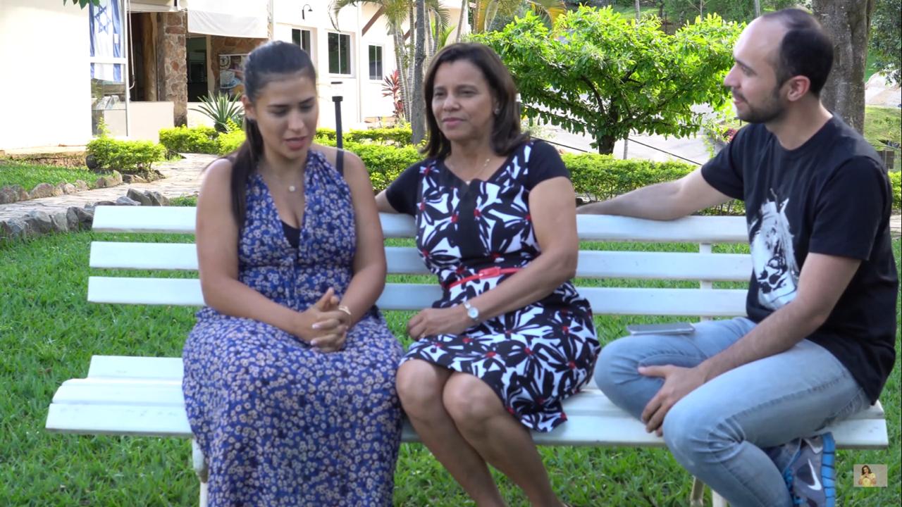 Simone ,de dupla Simone e Simária: “talvez seja difícil para os religiosos me olhar”