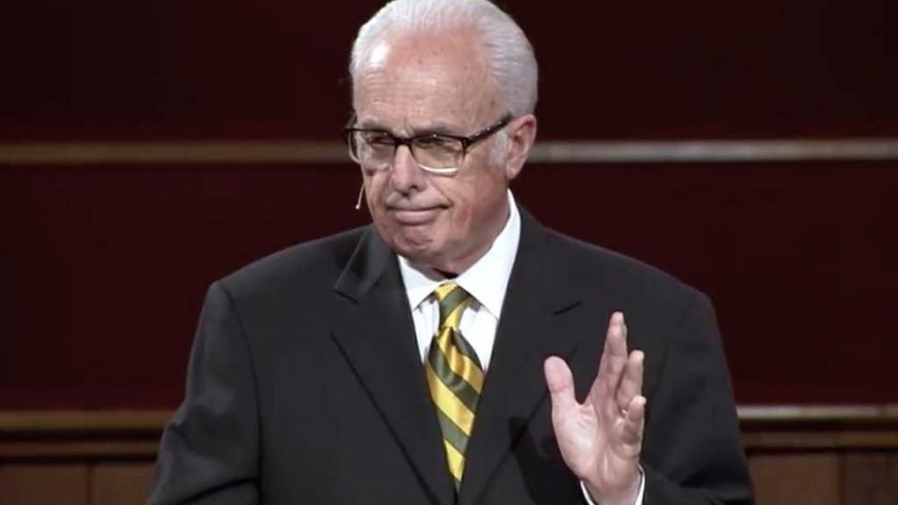 Pastor John MacArthur combateu o bom combate e guardou a Fé