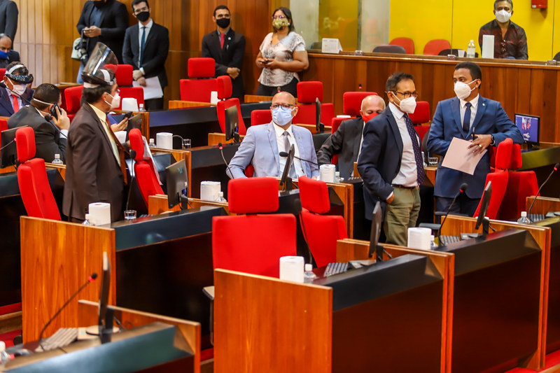  ALEPI realiza três sessões para aprovar projeto do governo e matérias do Legislativo.