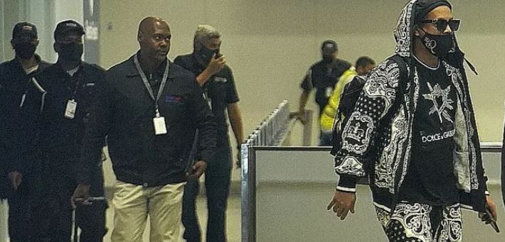  Ronaldinho Gaúcho chega ao Brasil depois de cinco meses preso no Paraguai