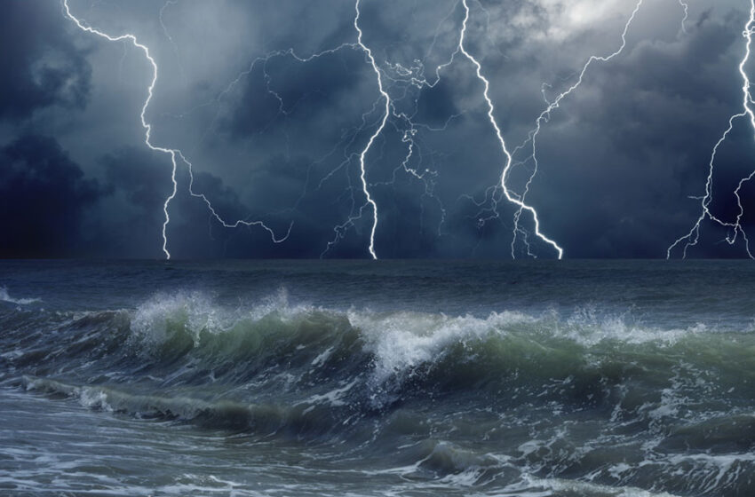  Antes que Jesus acalme as tempestades, Ele vem até nós’, ensina Max Lucado