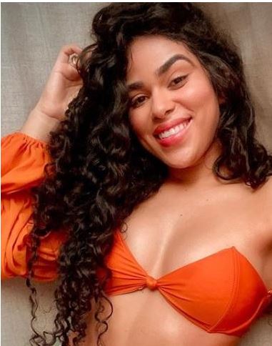  Ex-BBB Elana esbanja beleza em foto postada em São Paulo
