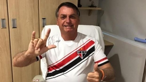  Bolsonaro recebe alta hospitalar e retorna para Brasília