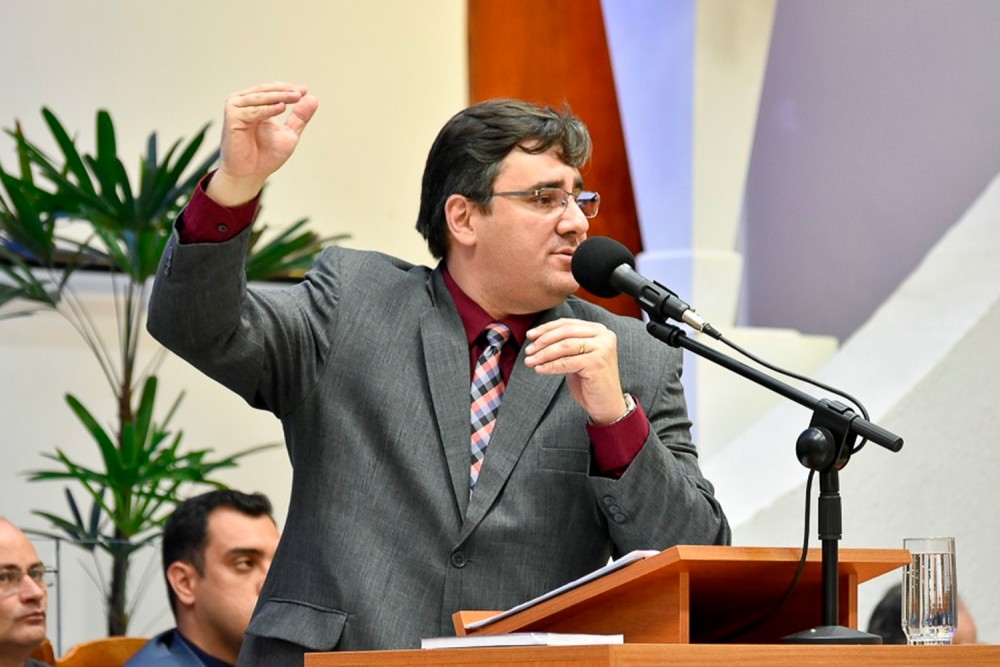 A igreja precisa de pastores que saibam orientar o povo politicamente”, avalia teólogo