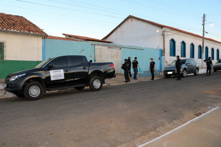  Policias, MP e TCE cumprem mandados em Teresina, Amarante, Campo Maior e Valença por desvio de dinheiro da educação