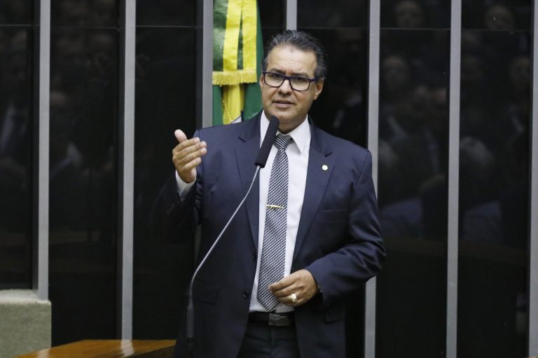 Projeto revoga necessidade de juiz revisar pedido de prisão preventiva