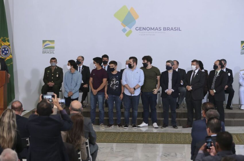  Governo lança programa para mapear genoma de 100 mil brasileiros