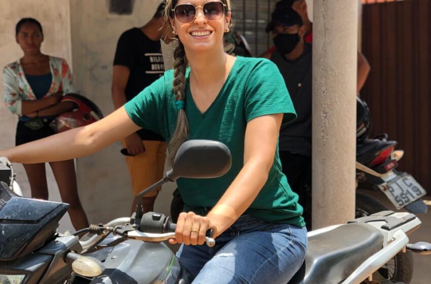  Gessy Fonseca inova com motocada de campanha