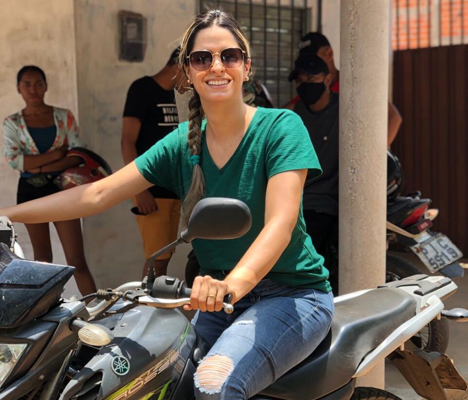 Gessy Fonseca inova com motocada de campanha