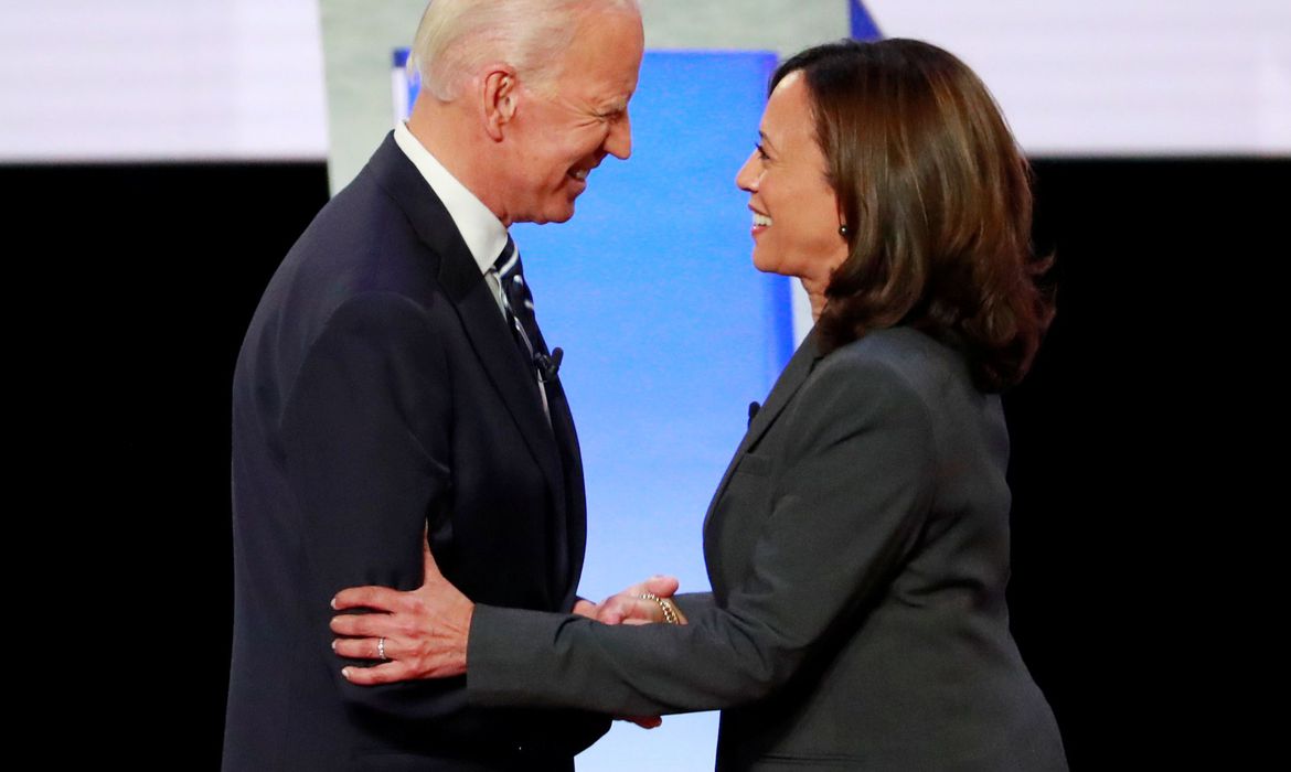 Indianos celebram vitória da “filha da Índia” Kamala Harris