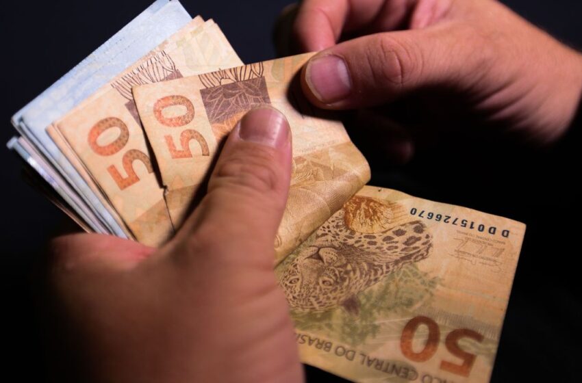  Governo propõe R$ 1.088 para salário mínimo em 2021