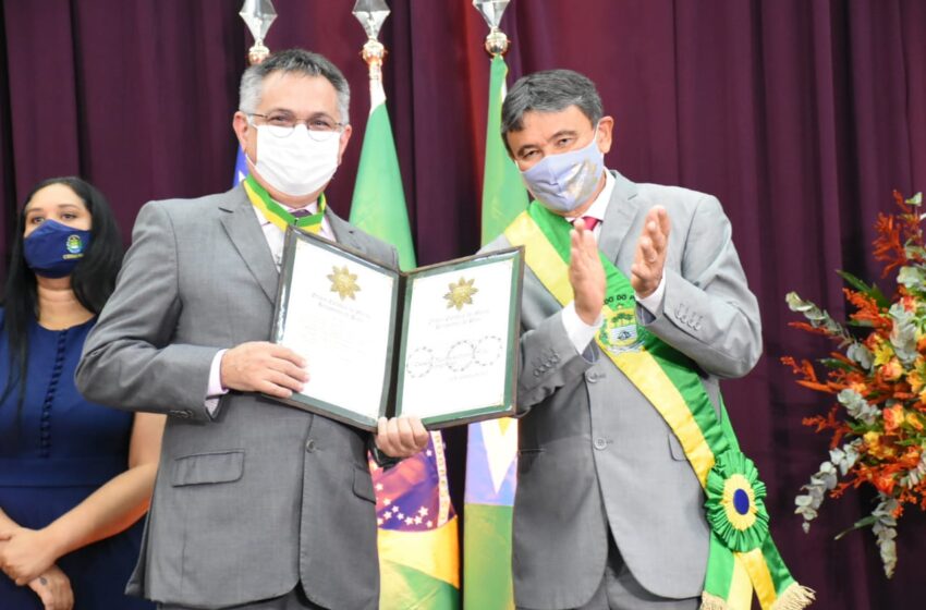  Governador entrega medalhas do Mérito Renascença em Piracuruca