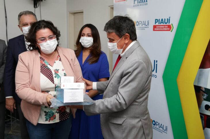  Piauí inicia distribuição de insumos para vacinação contra a Covid em municípios
