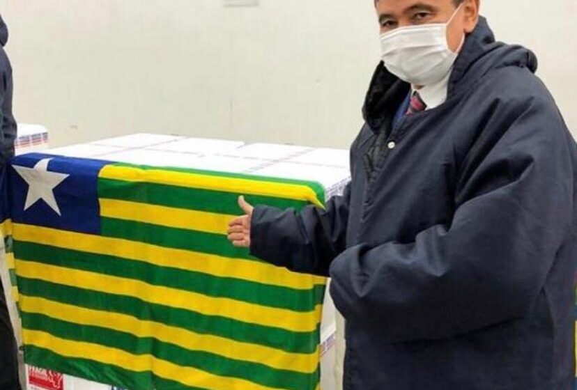  Médico Joaquim Parente é o primeiro vacinado contra covid-19 no Piauí