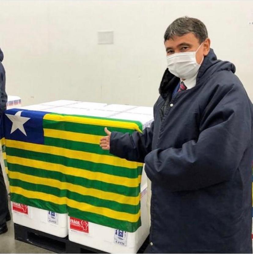 Médico Joaquim Parente é o primeiro vacinado contra covid-19 no Piauí