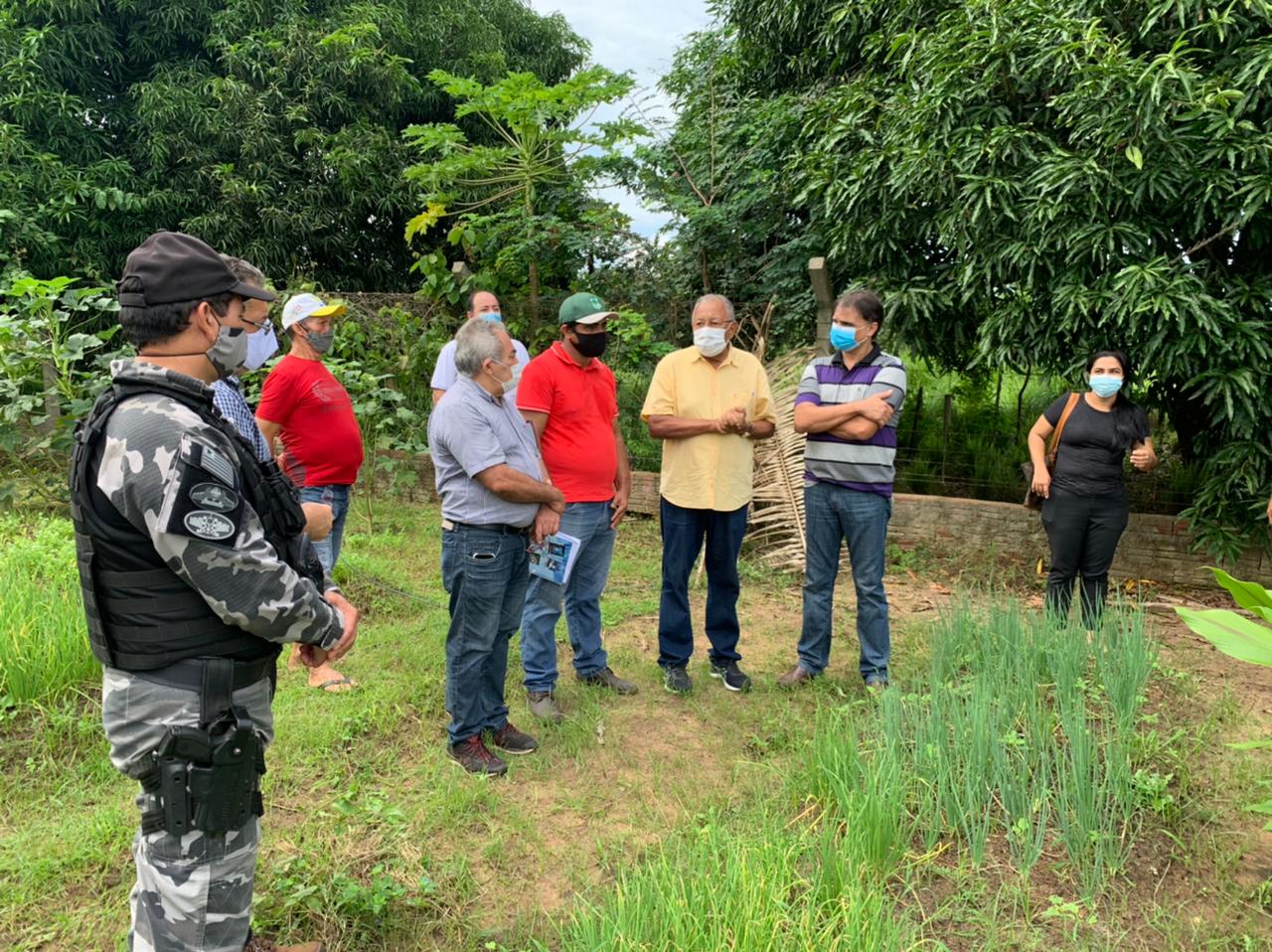 Dr.Pessoa visita horta comunitária no Ave Verde