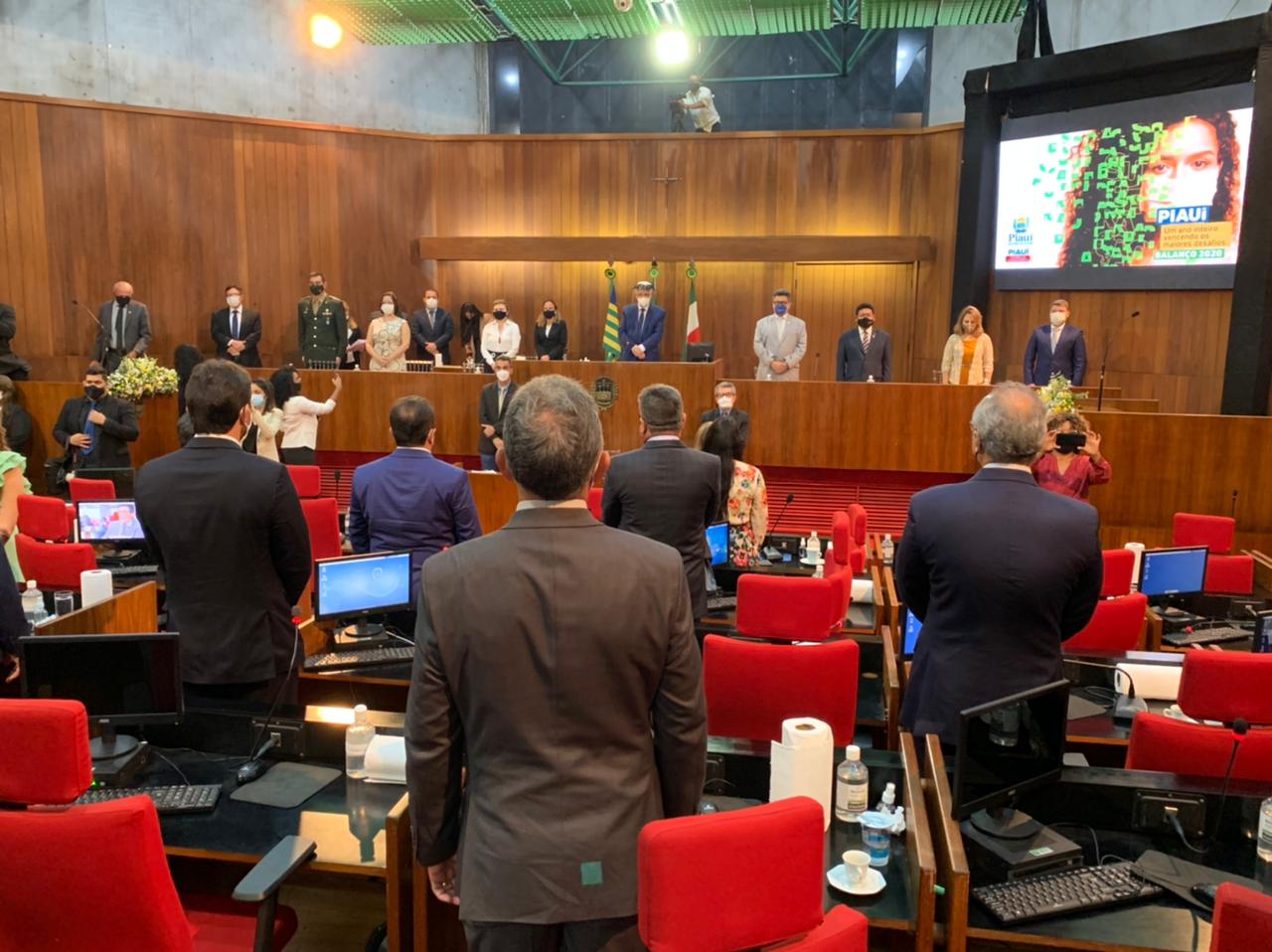 Alepi empossa mesa diretora e Governador faz leitura da mensagem anual aos Deputados