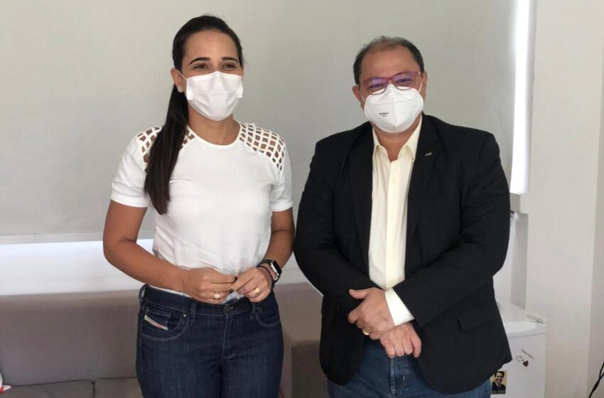  Vereadora Elzuila Calisto se reúne com diretor do CAU para tratar sobre Sanatório Meduna