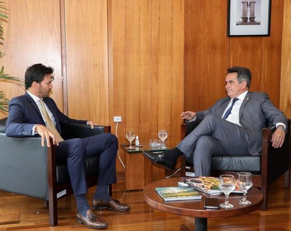  Senador Ciro participa de reunião com Ministro das Comunicações sobre Rádios de Fortaleza(CE)