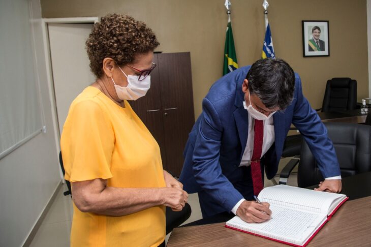  Regina Sousa assume o governo do Piauí
