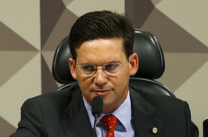  Bolsonaro nomeia deputado João Roma para o Ministério da Cidadania
