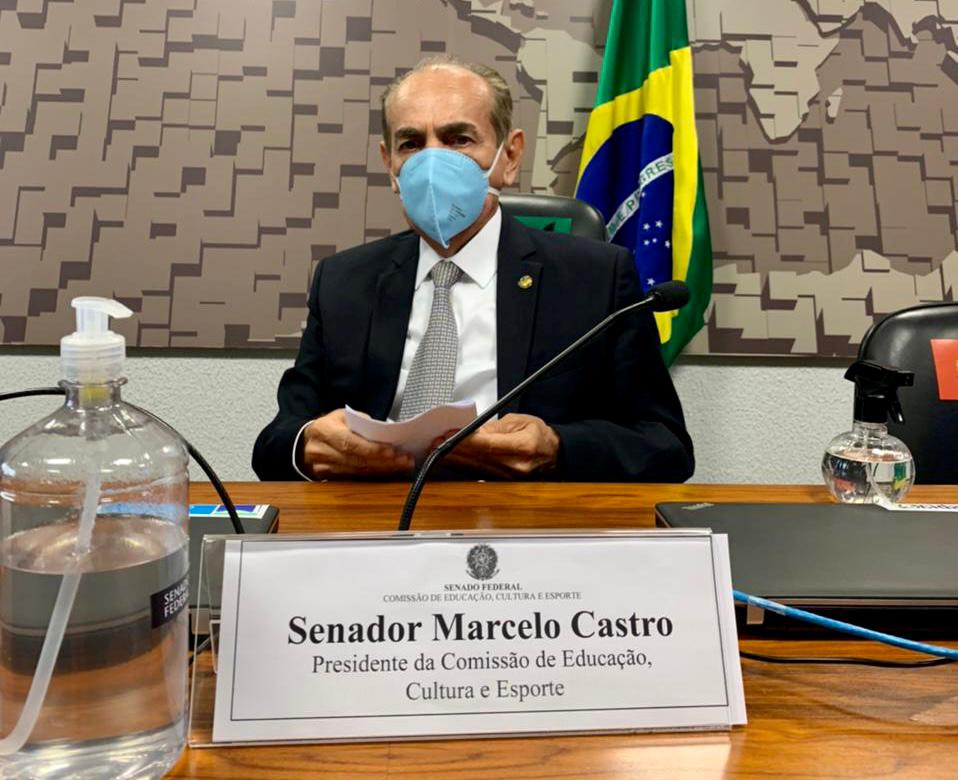 Senador Marcelo Castro defende vacinação privada, também, contra a Covid-19