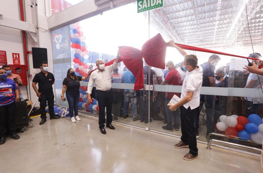  Prefeito prestigia inauguração de supermercado que abre mais de 470 vagas de emprego em Teresina