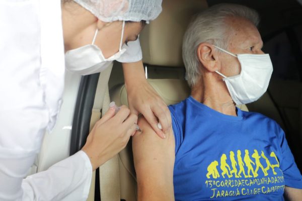  Vacinação de idoso contra Covid pode ser agendada pela internet