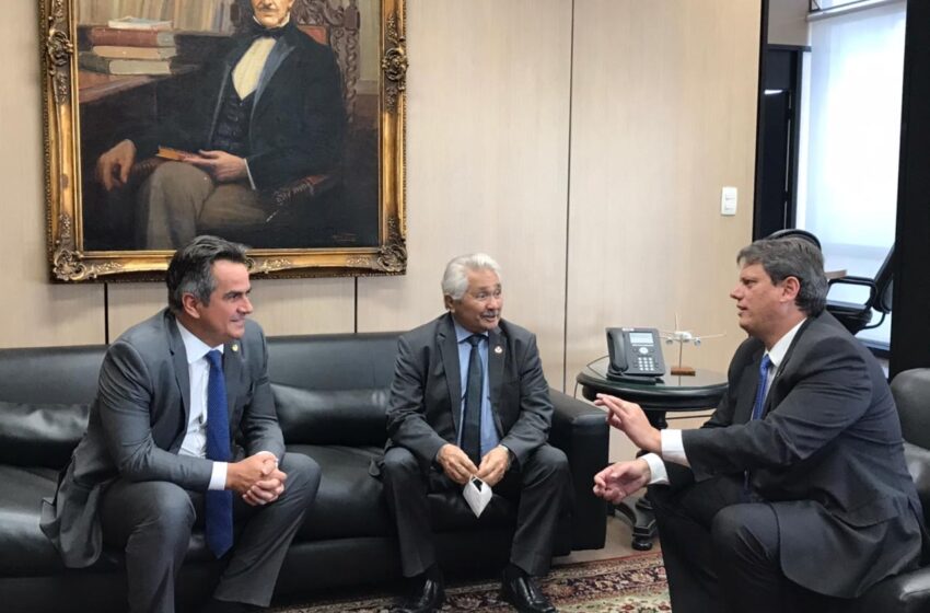  Senadores Elmano e Ciro se reúnem com Ministro da Infraestrutura em Brasília