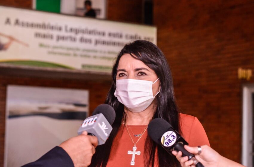  Teresa Britto denuncia crime ambiental em Cajueiro da Praia