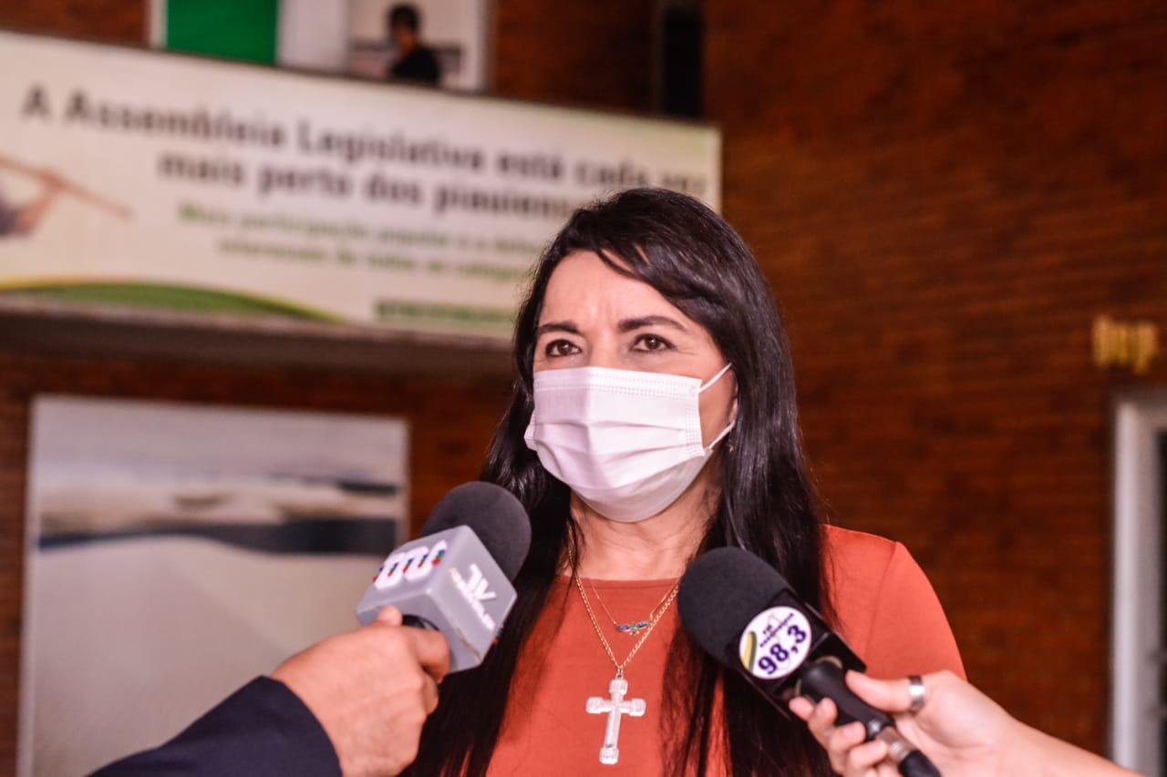 Deputada Teresa Britto destina emendas para compra de vacinas