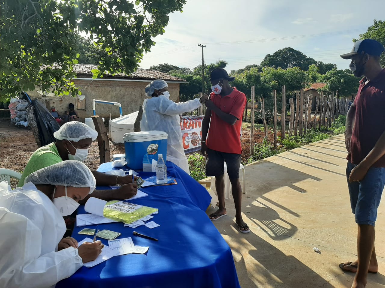 Comunidade Mimbó recebe vacina contra covid-19