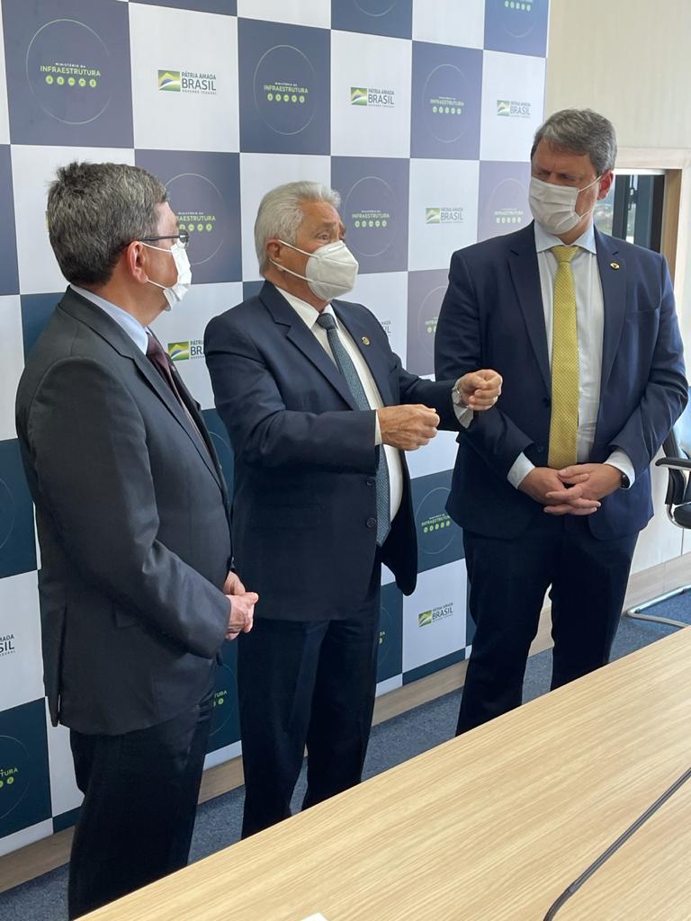Ministro da infraestrutura garante ao senador Elmano que obras no Piauí serão retomadas