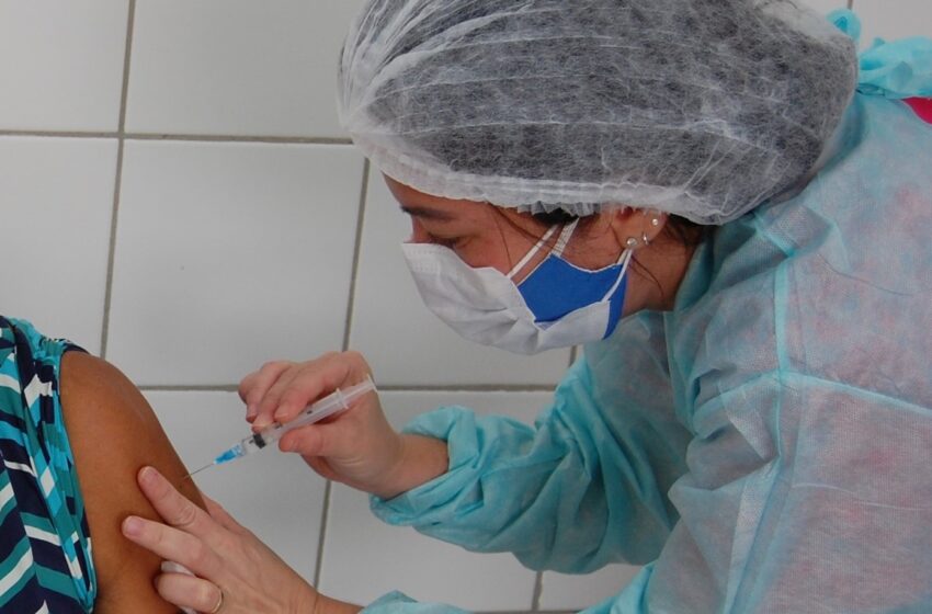  Nove municípios piauienses já vacinam população de 18 anos