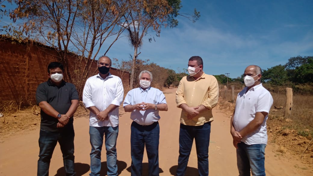 Em Bom Jesus, Senador Elmano assina ordem de serviço para comunidade Piripiri