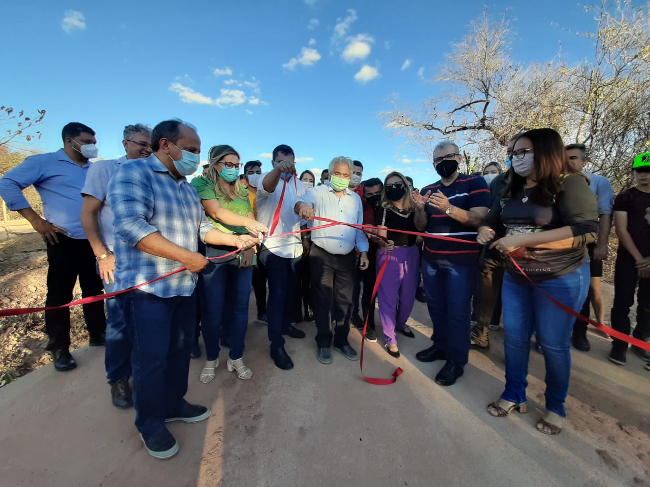 Senador Elmano de inaugurações de obras em Pimenteiras