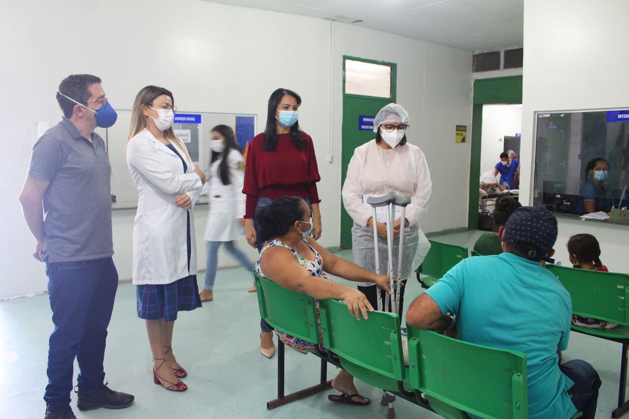 Deputada Teresa Britto percebe melhorias e cobra autonomia financeira do Hospital Tibério Nunes, em Floriano