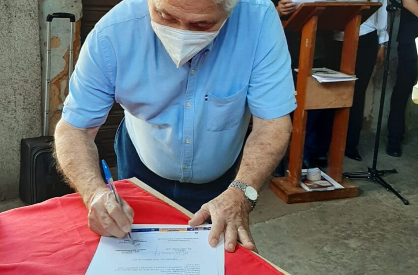  Senador Elmano assina ordem de serviço de obra no Mercado Velho de Teresina