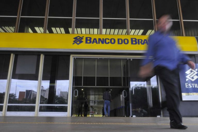  Bancos privados defendem apoio da Febraban à democracia e BB e Caixa rompem com a instituição