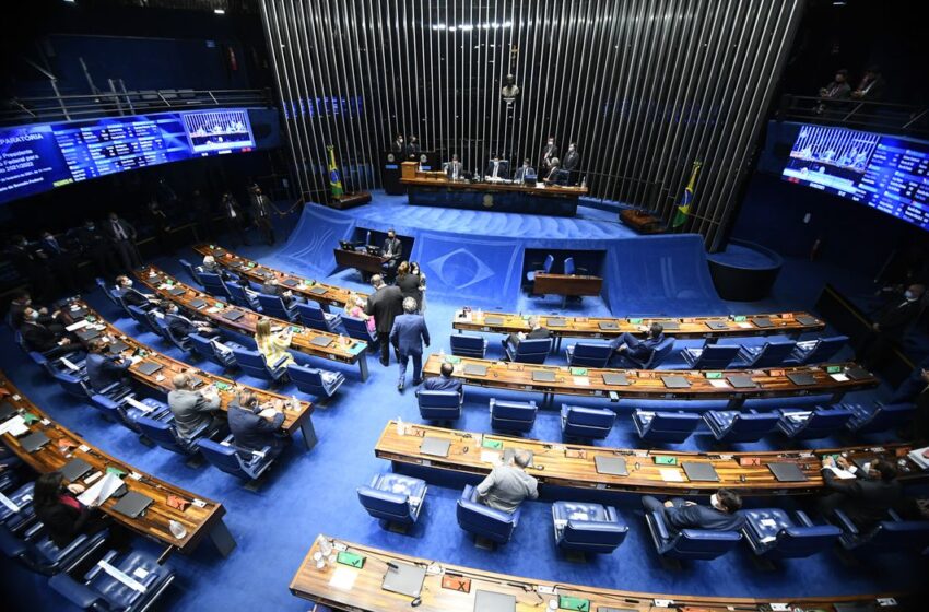  Senado: falta de quórum adia votação de PEC sobre cargos comissionados