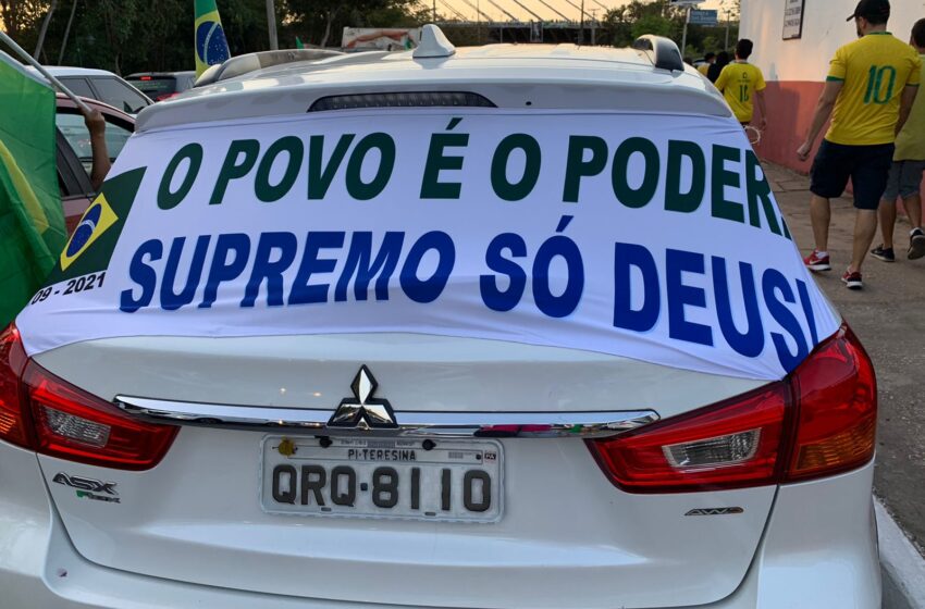  Defensores de Bolsonaro realizam carreata e ato público em Teresina