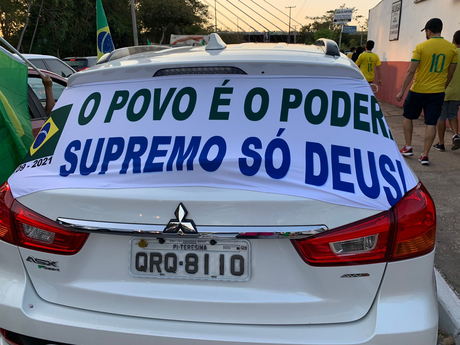 Defensores de Bolsonaro realizam carreata e ato público em Teresina