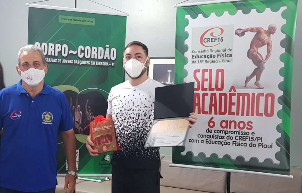 Professor Roberto Freitas lança livro com base no Cordão Grupo de Dança